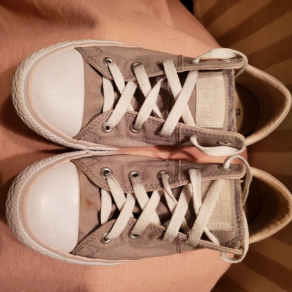 EUC CTAS Jr. classic low top kicks in khaki (Jr. 3) cool puff accent - Picture 5 of 7